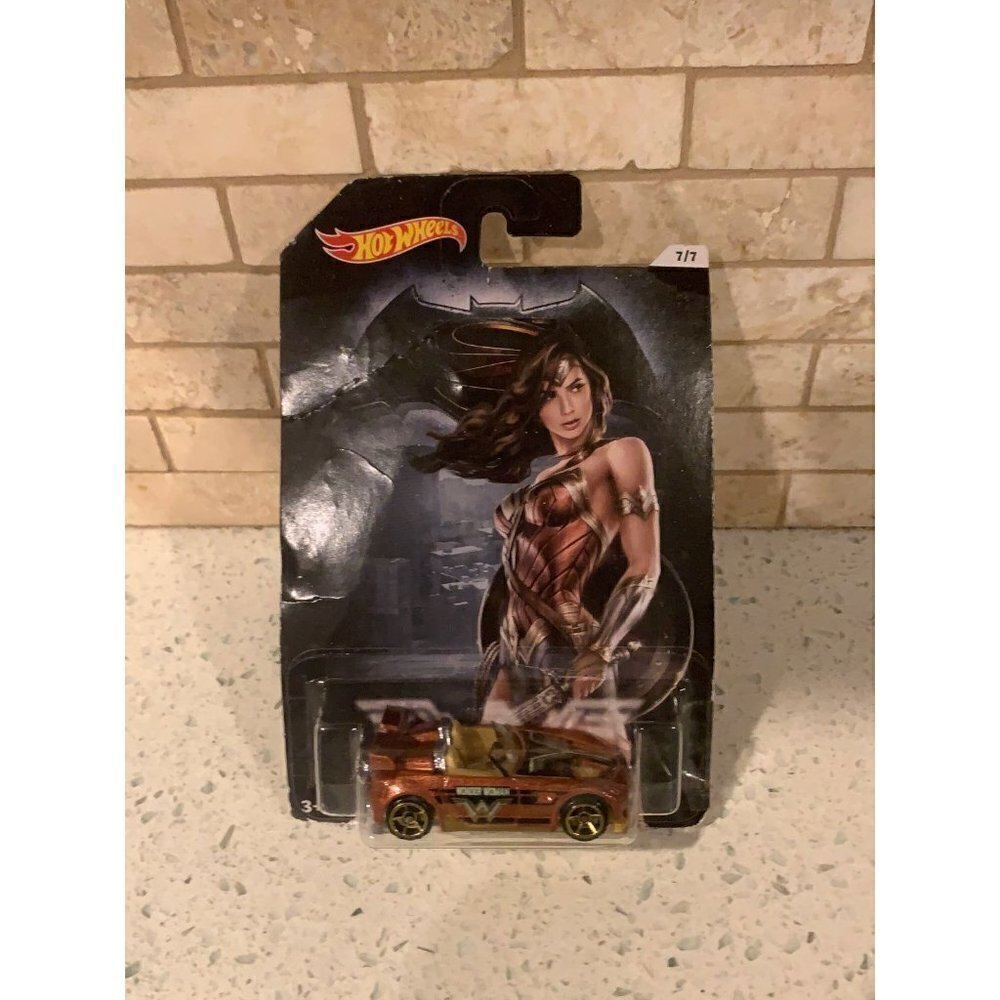 2016 Hot Wheels Tantrum Wonder Woman Metal flake Copper Die Cast‎ Toy Car si